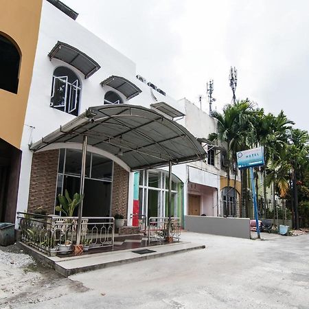 Oyo 90897 Hotel Sepupu Satria Pekanbaru Εξωτερικό φωτογραφία