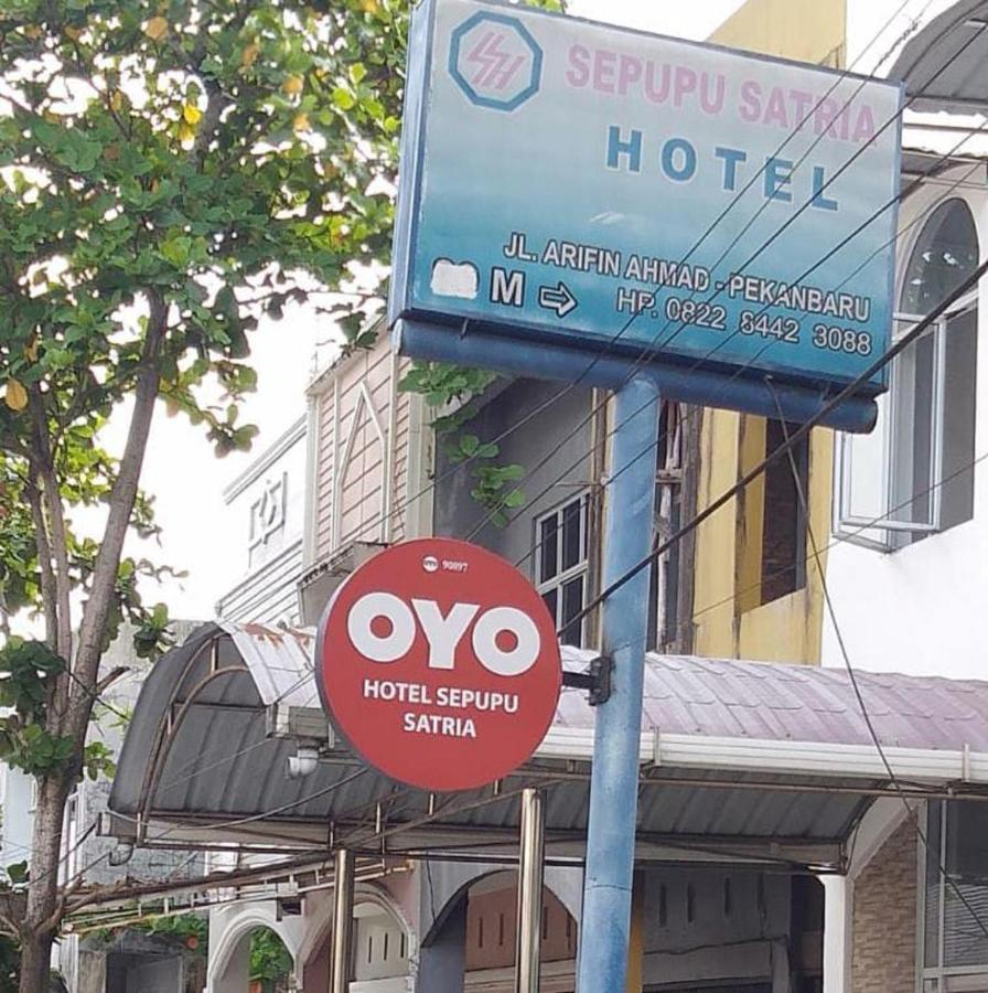 Oyo 90897 Hotel Sepupu Satria Pekanbaru Εξωτερικό φωτογραφία